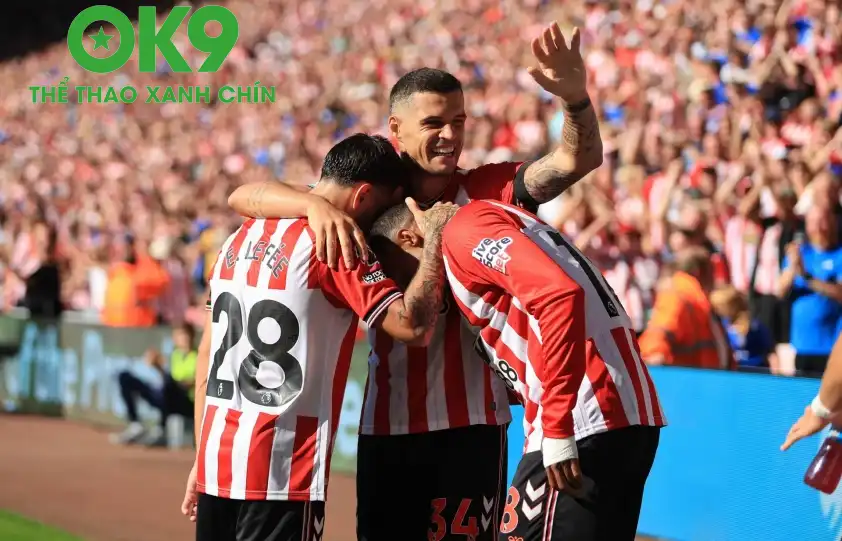 Granit Xhaka đang cùng Sunderland chễm chệ ở vị trí thứ 2 trên BXH sau vòng đấu đầu tiên. (Ảnh: Internet) Granit Xhaka đang cùng Sunderland chễm chệ ở vị trí thứ 2 trên BXH sau vòng đấu đầu tiên. (Ảnh: Internet)